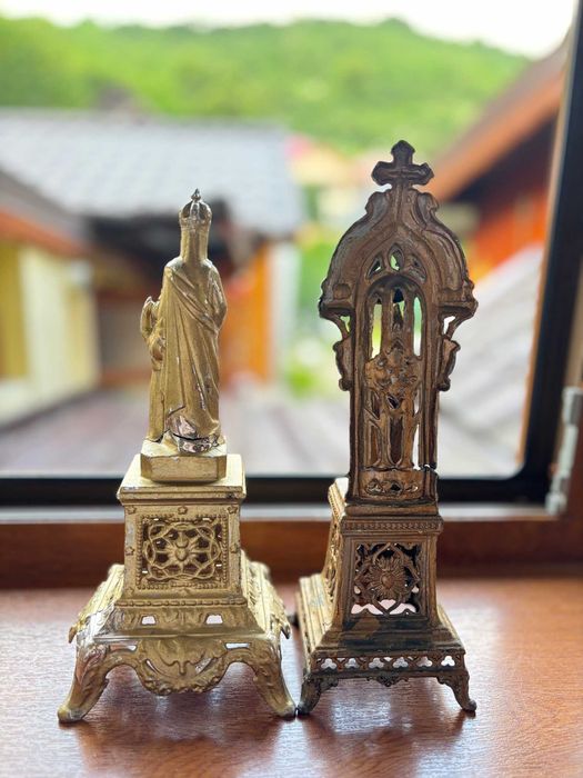 Două figurine metal/Fec. Maria+Iisus/foarte vechi/rupte/30,5cm/27,5cm.