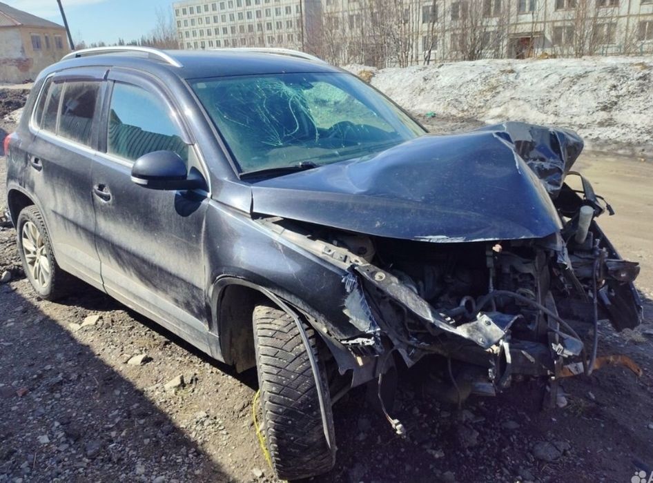 Фольксваген Тигуан продам запчасти  двери крыша