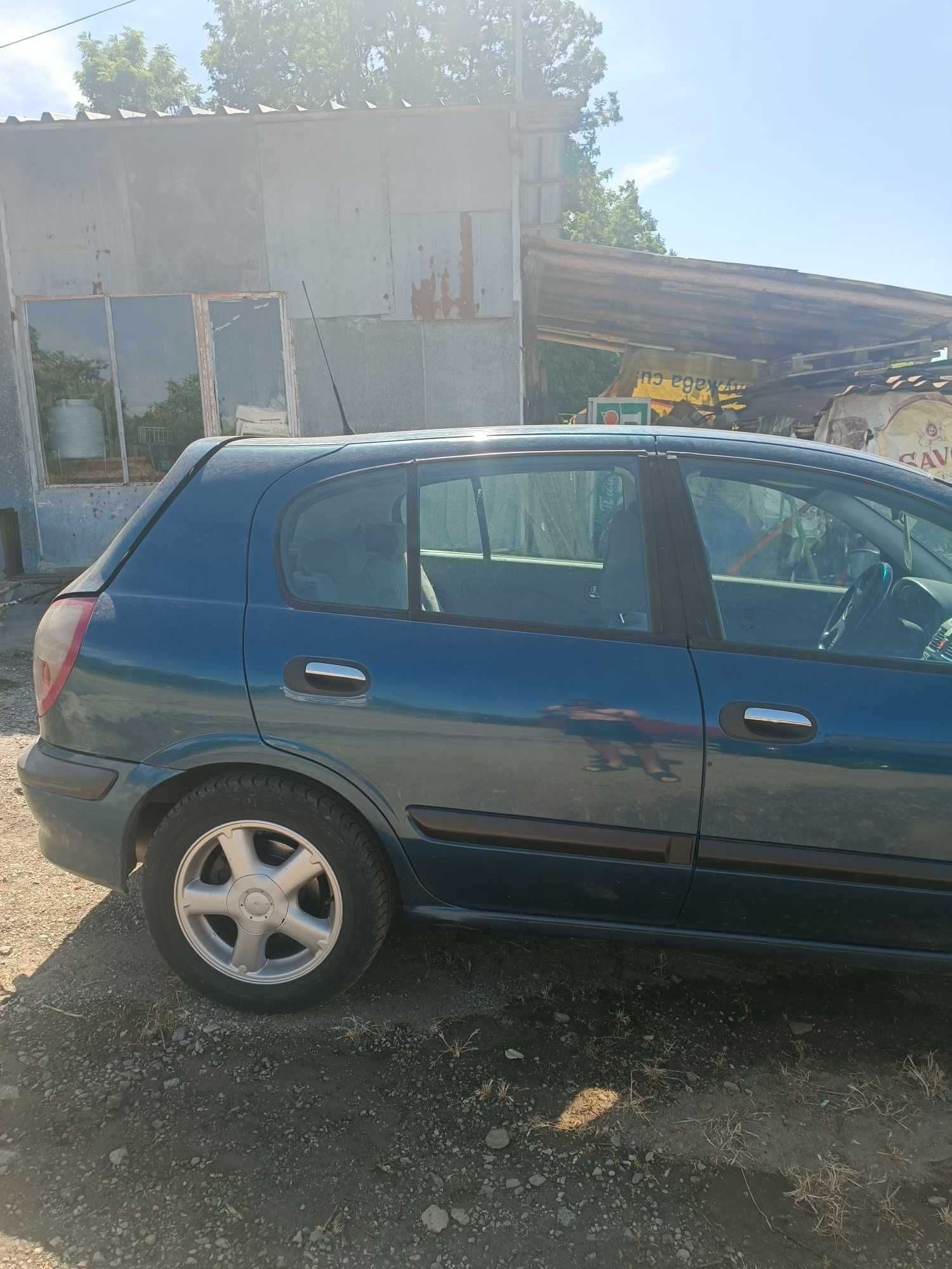 Nissan Almera на части