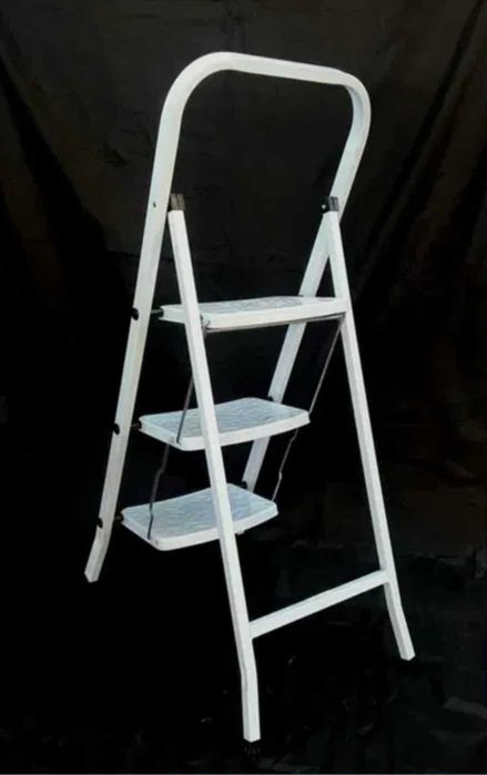 Scari pliabile din otel cu 3 trepte NOI - 100 Lei bucata