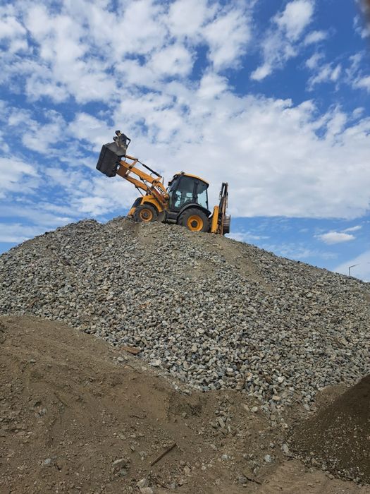 Inchiriez buldoexcavator miniexcavator bobcat cilindru compactor