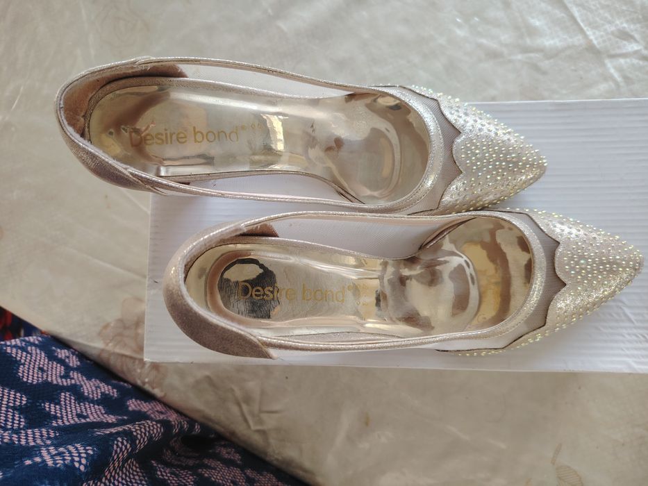 Poshnali tufli sotiladi