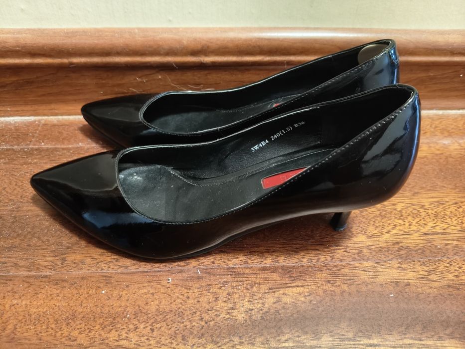 Туфли на высоком каблуке