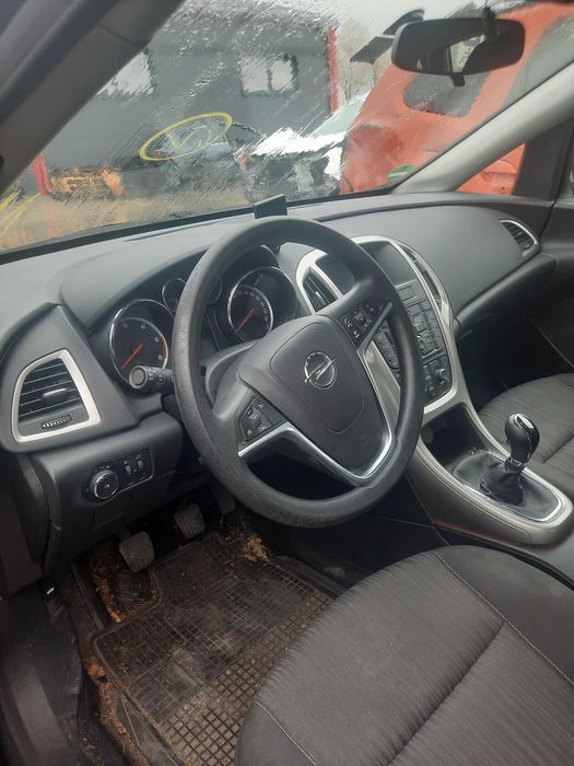 Piese auto Opel Astra J 2012 1.3 1.7 2.0 dci interior exterior
