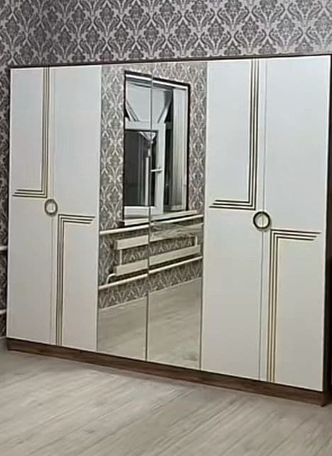 Спальный и шкаф.