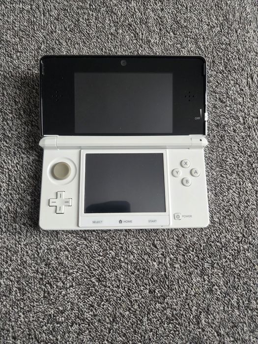 3DS Modat cu card de 64GB