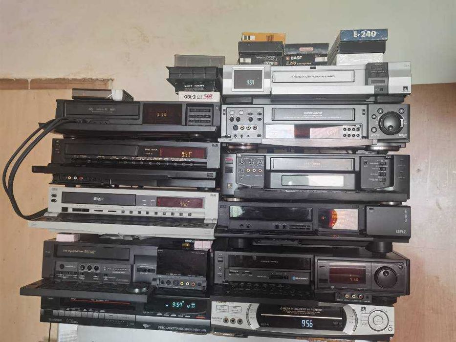 Videorecorder. Vcr-uri vhs si svhs in stare foarte bună.
