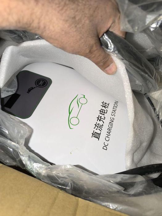 Hongqi--eqm5 zaryatka yengi moshna bilan birga olingan