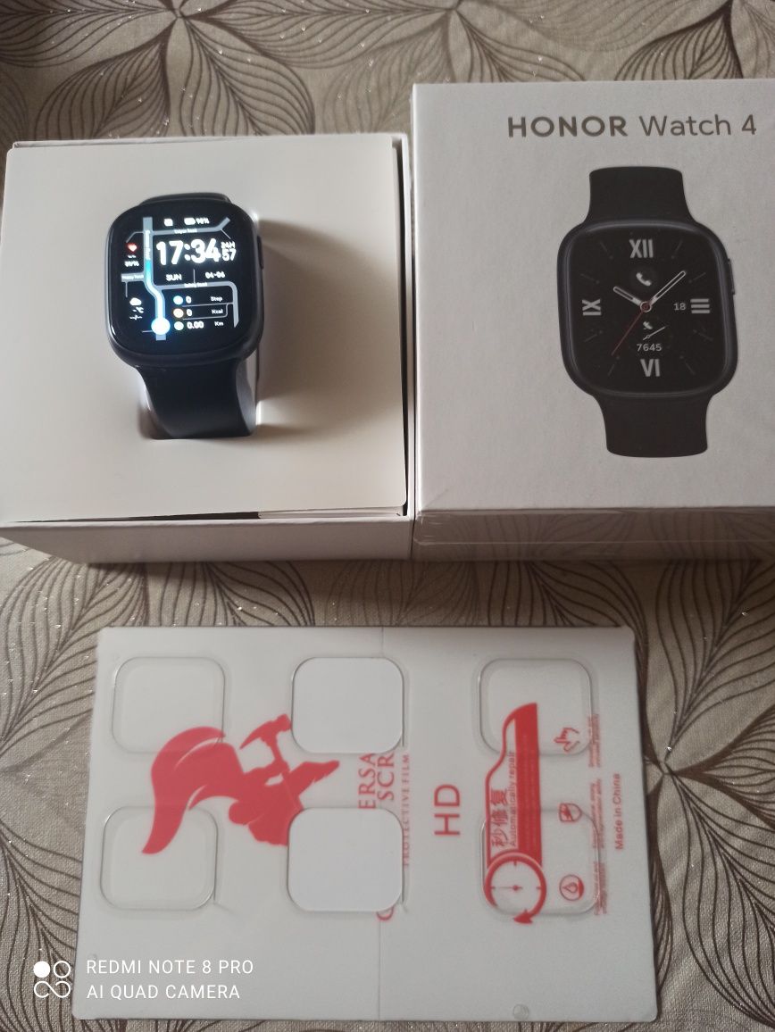 Часовник HONOR Watch 4
