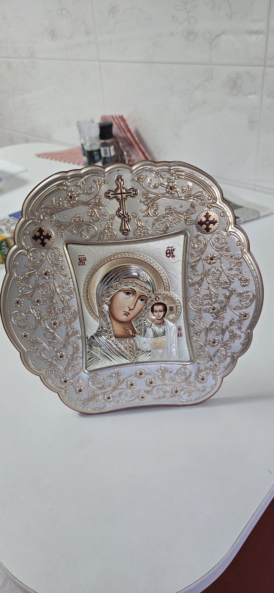 Сребърна икона "Богородица с младенеца"