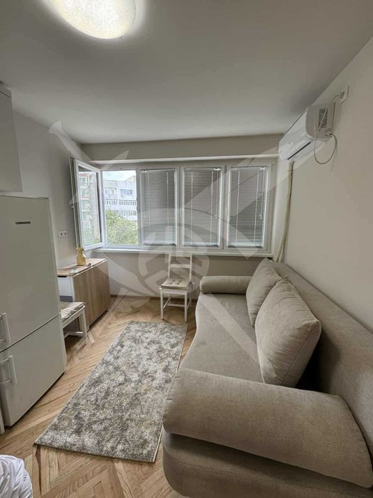 Дава се под наем Едностаен апартамент в Варна, Левски - 25 кв.м за 260 € - Снимка #2