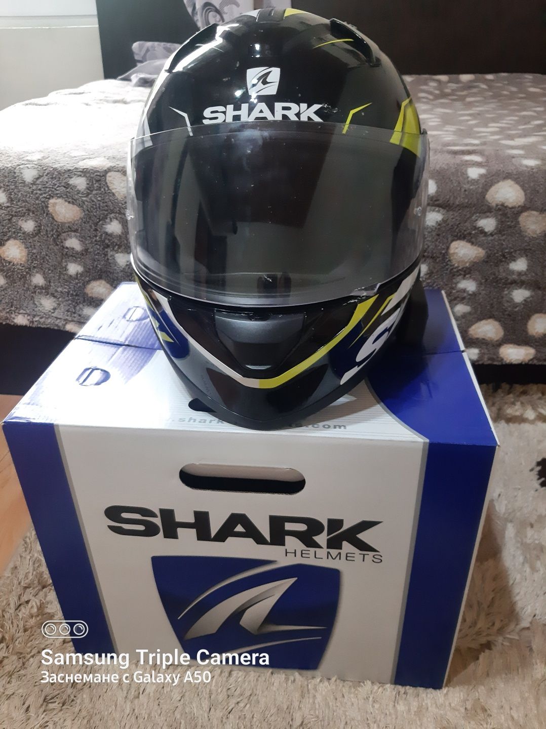 Каска за пистов мотор SHARK
