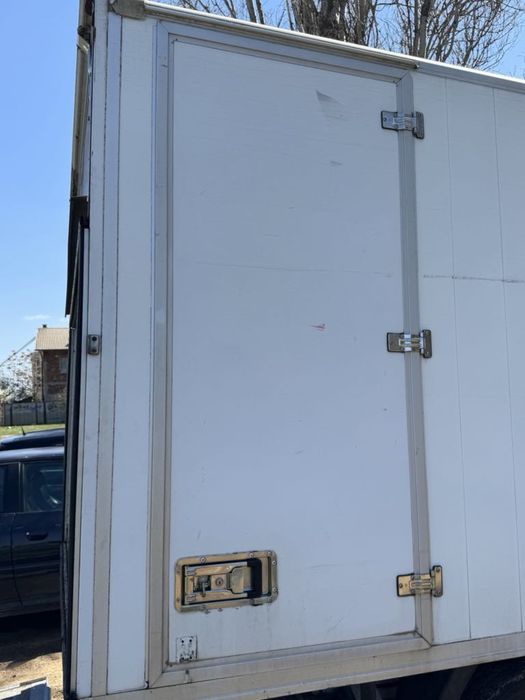 Транспортни услуги. Бус под наем с борд кара се с Б категория до 3.5т.