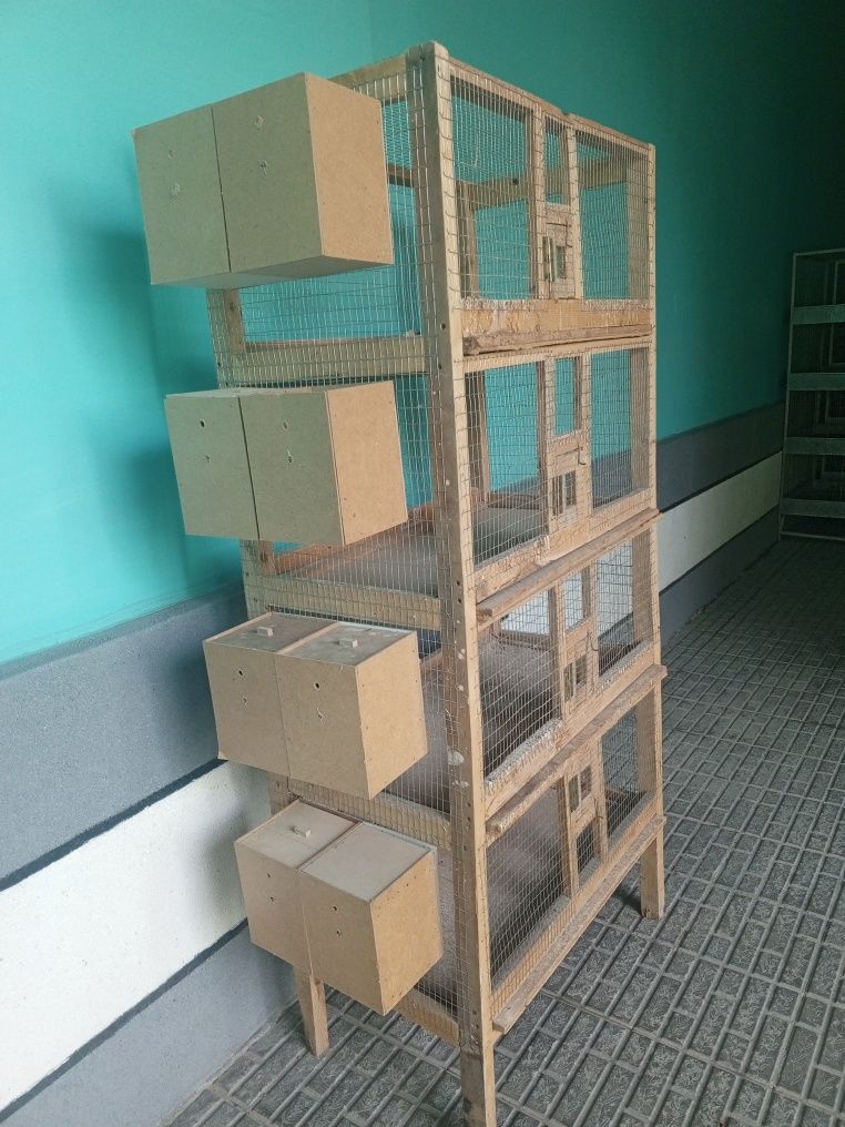 Qafas sotiladi 4 etajle tortmale 8ta gnezdosi bn qushlar uchun zör ,,,