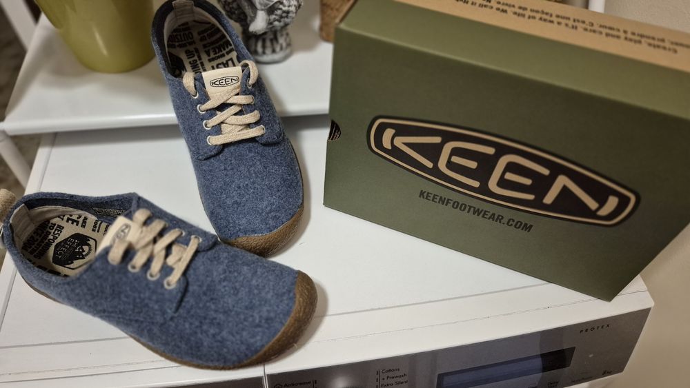 Чисто нови дамски обувки