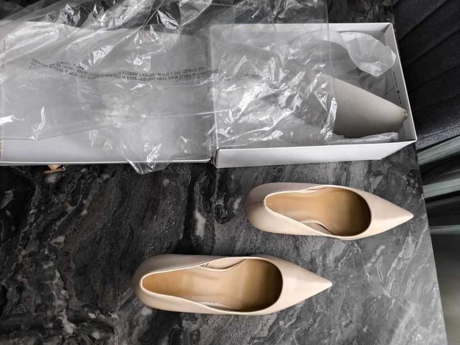 Елегантни обувки с ток H&M