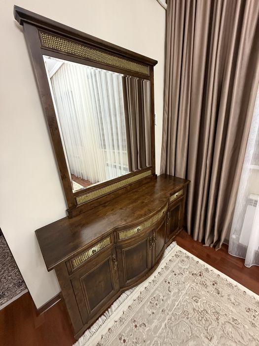 Комод и зеркало в хорошем состояни