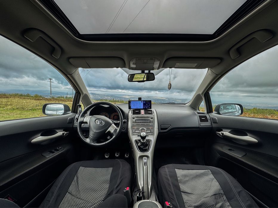 Toyota Auris 2.2 D-4D Full Option • Trapa • Keyless