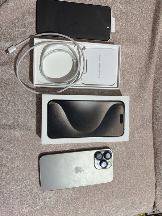 Продаю срочно айфон15 Промах