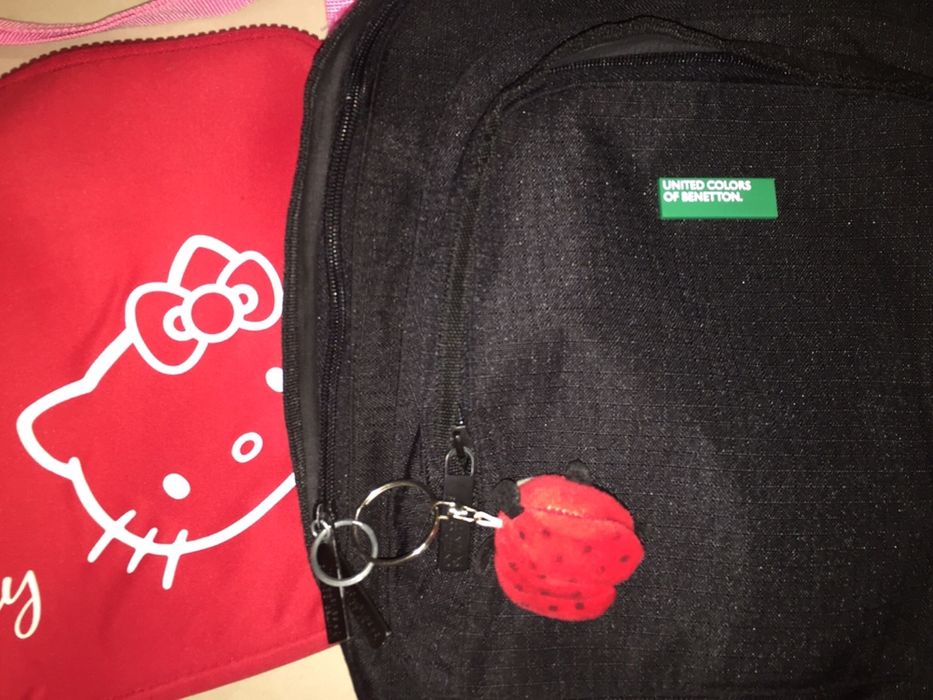 Set rucsac United house of Benetton si geanta Hello Kitty, ca noi