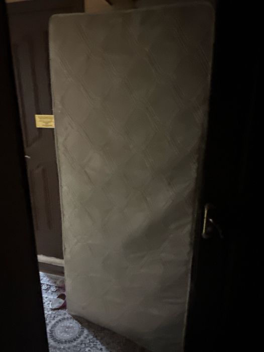 Ishlatilgan matras sotilad