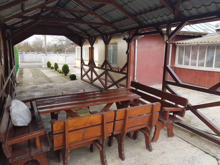 De Vânzare, Casa la tara