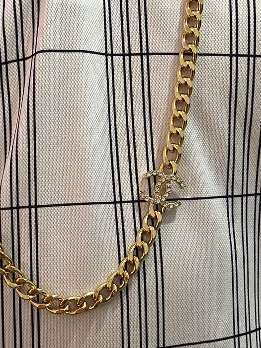 Lant Chanel Gold cu Pietre si Iced Out Logo