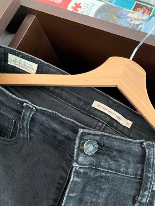 Blugi levi’s in stare buna