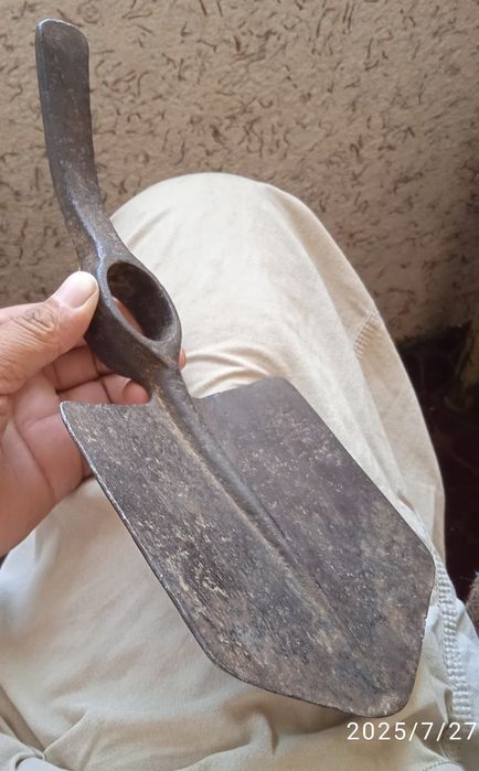 Кирка лопата сотилади қадимги