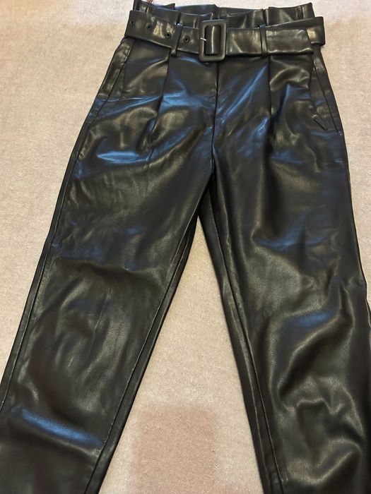 Кожен пантаалон на Юнона