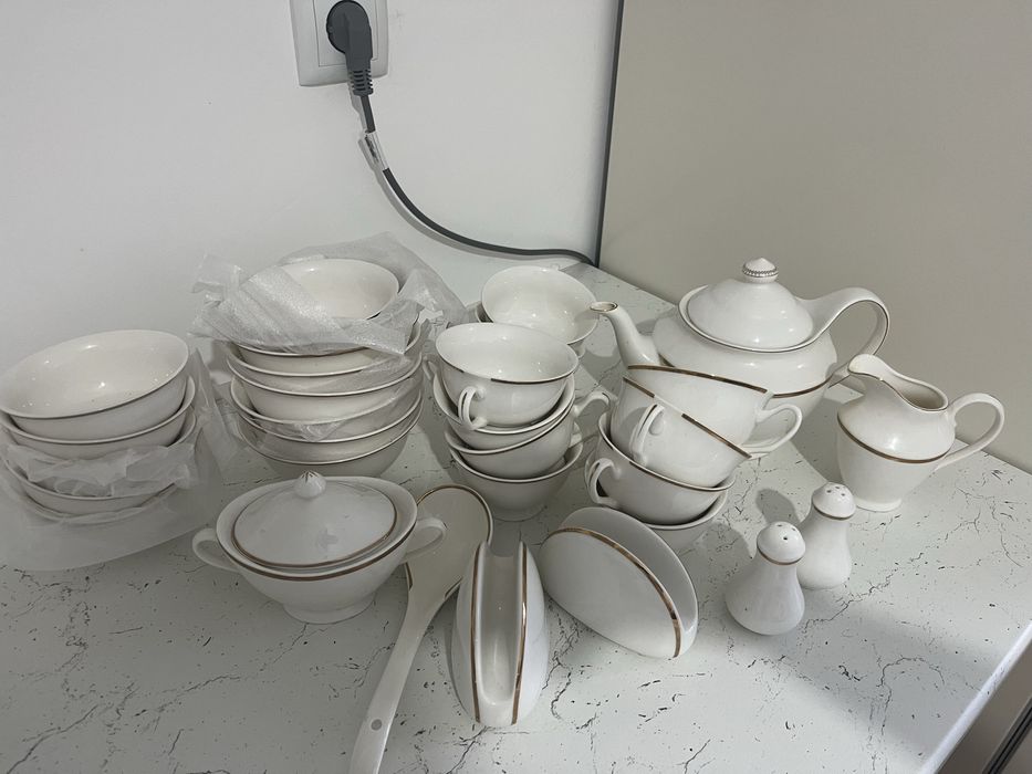 Продам посуду в хорошем качестве не пользовались просто лежит подарили