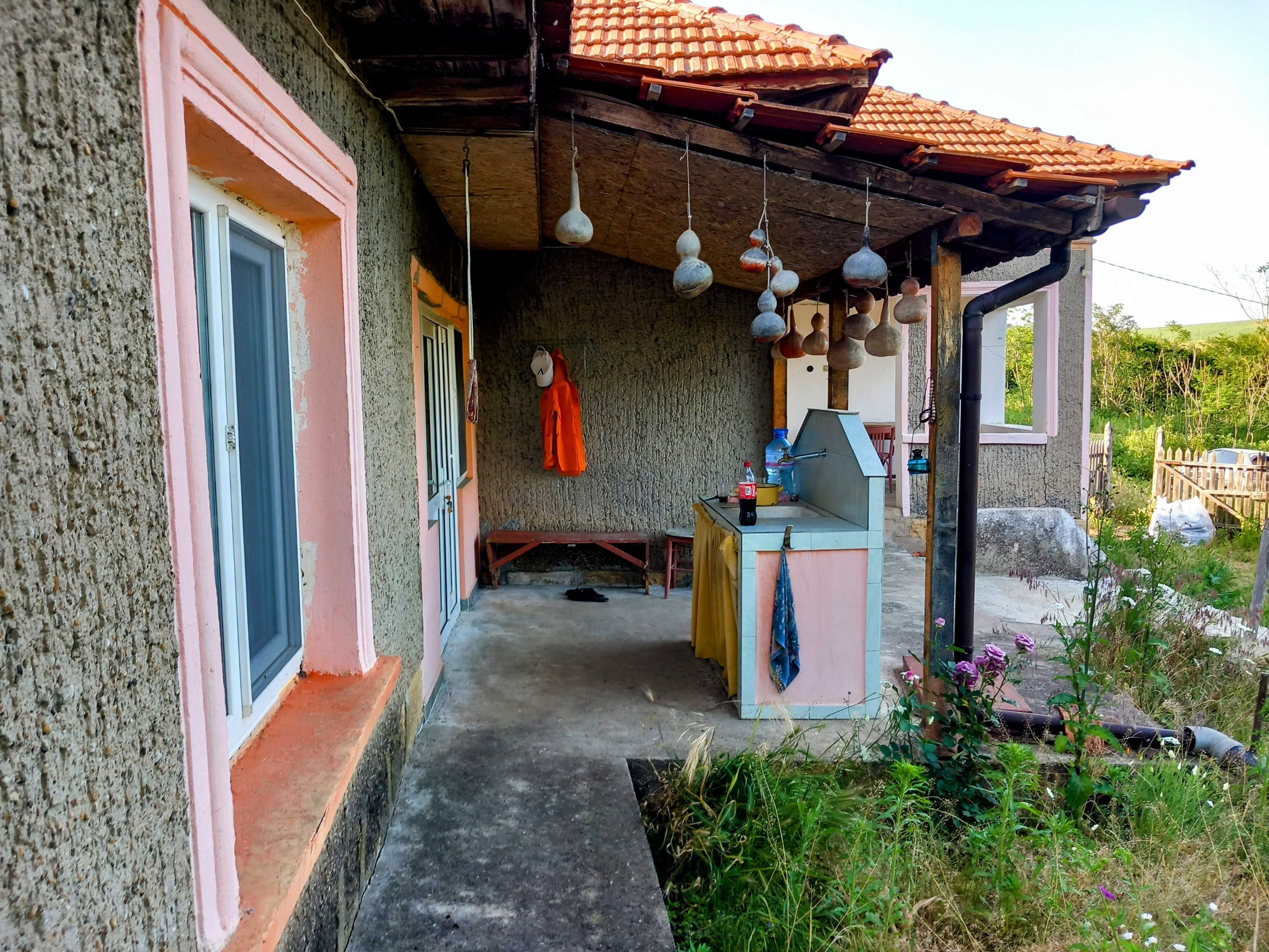 продавам къща с дворно място