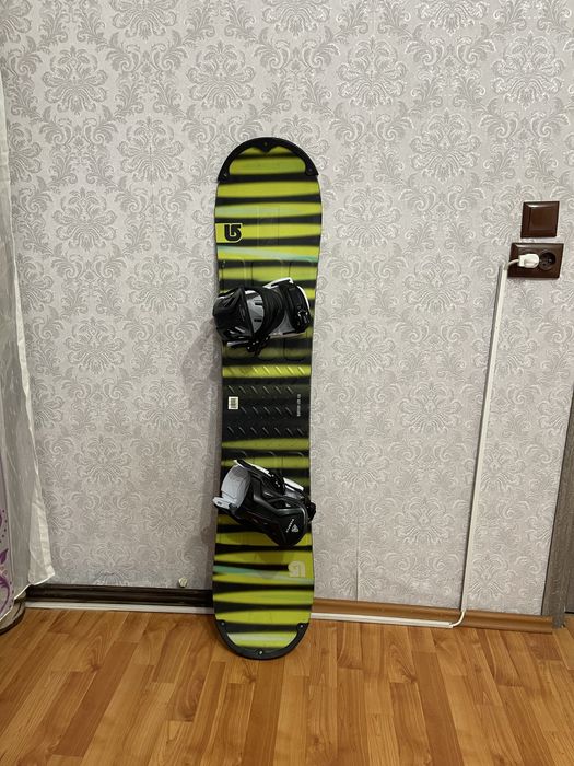 Placa snowboard 130 cm burton cu legaturi