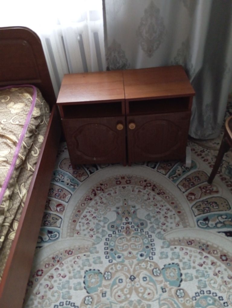 Продам кровать с тумбочка и.