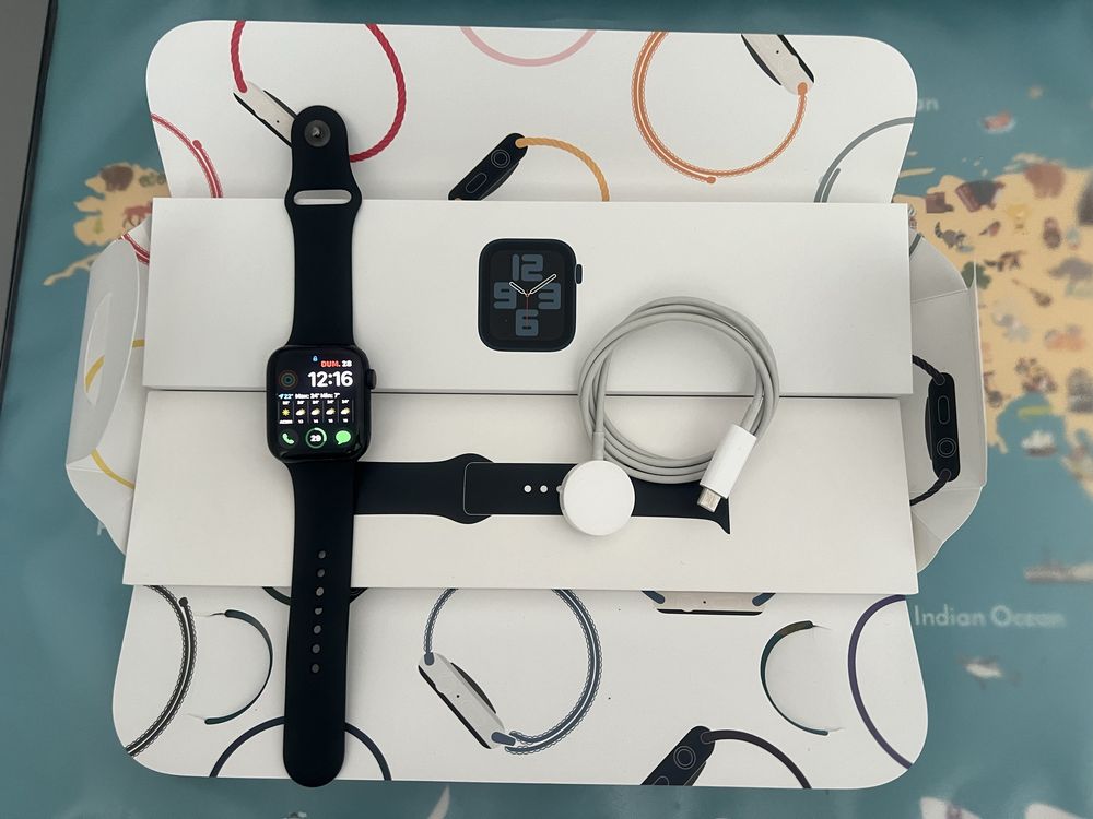 Apple Watch SE ,gen2 ,cellular LTE ,93% baterie