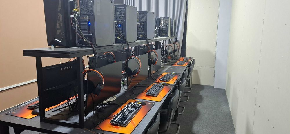 Столы для компютерного клуба