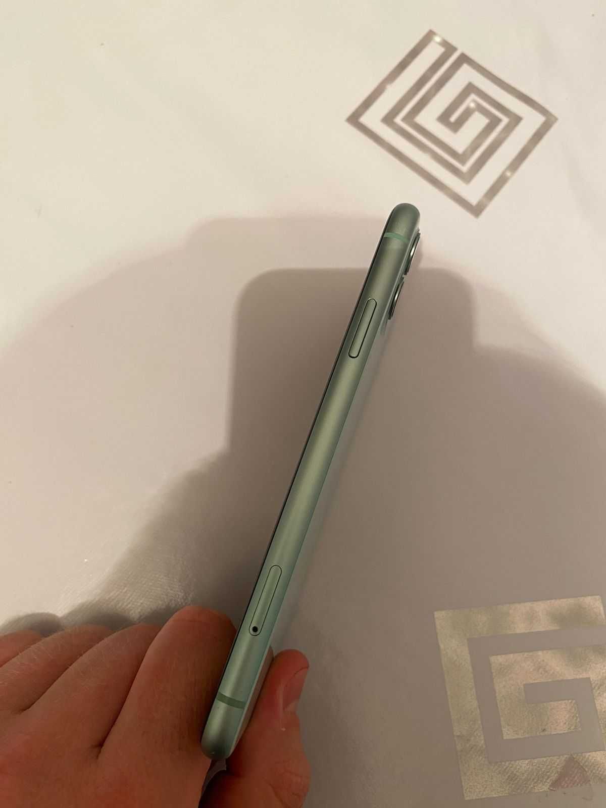 Продам Iphone 11 green