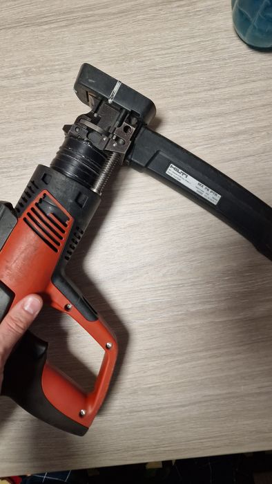 Pistol cuie beton Hilti DX 76 PTR