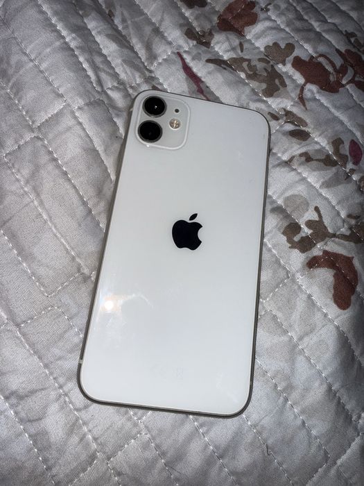 Продам IPhone 11 белый 64Gb