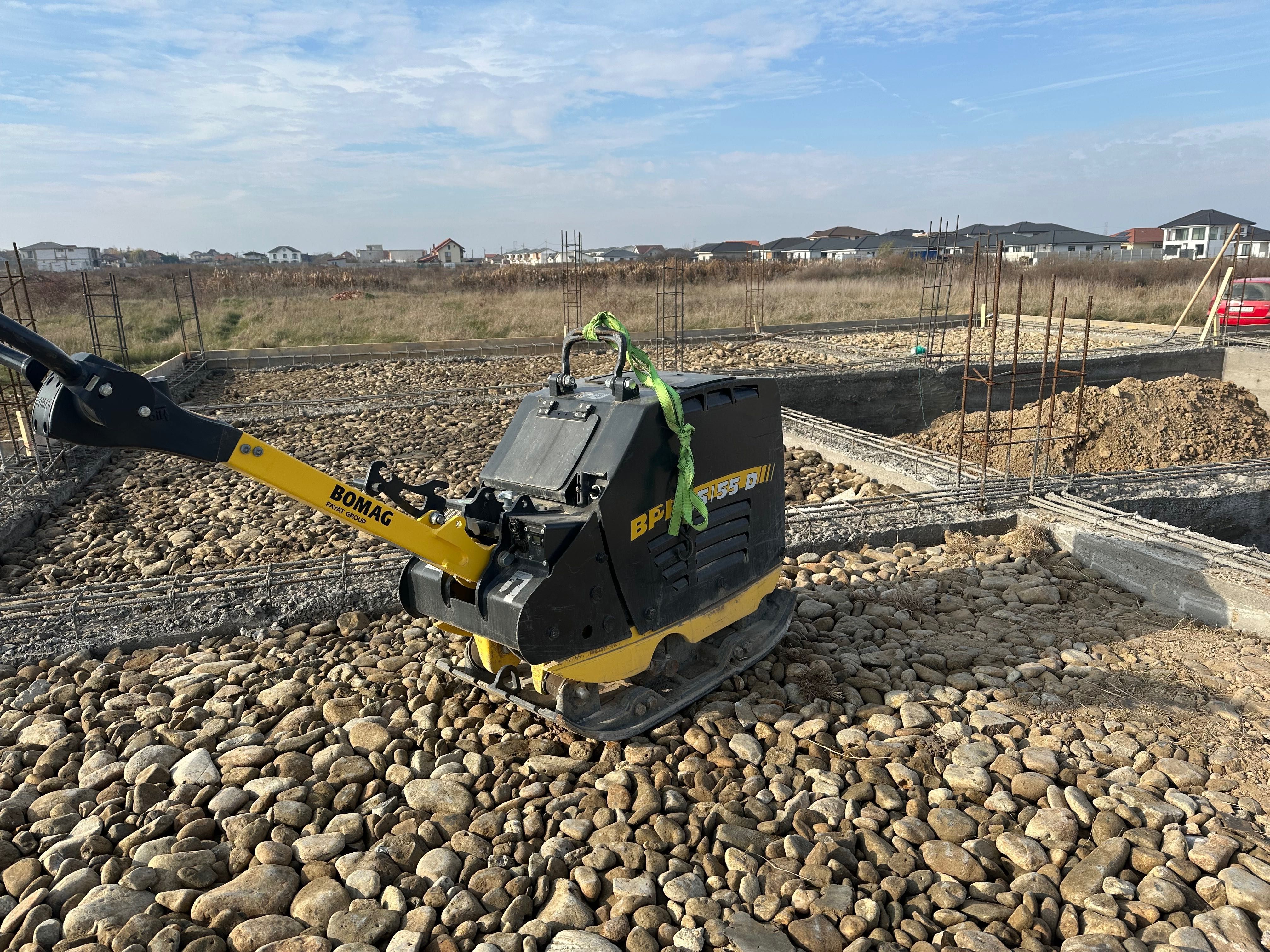 Escavator/transport/placa compactoare