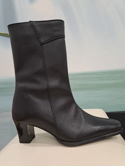 Cizme de piele cu eticheta