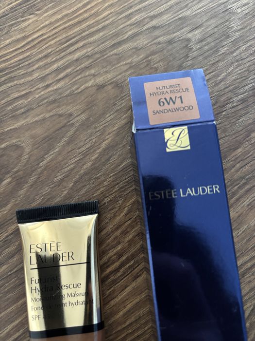 Fond de ten culoare inchisa