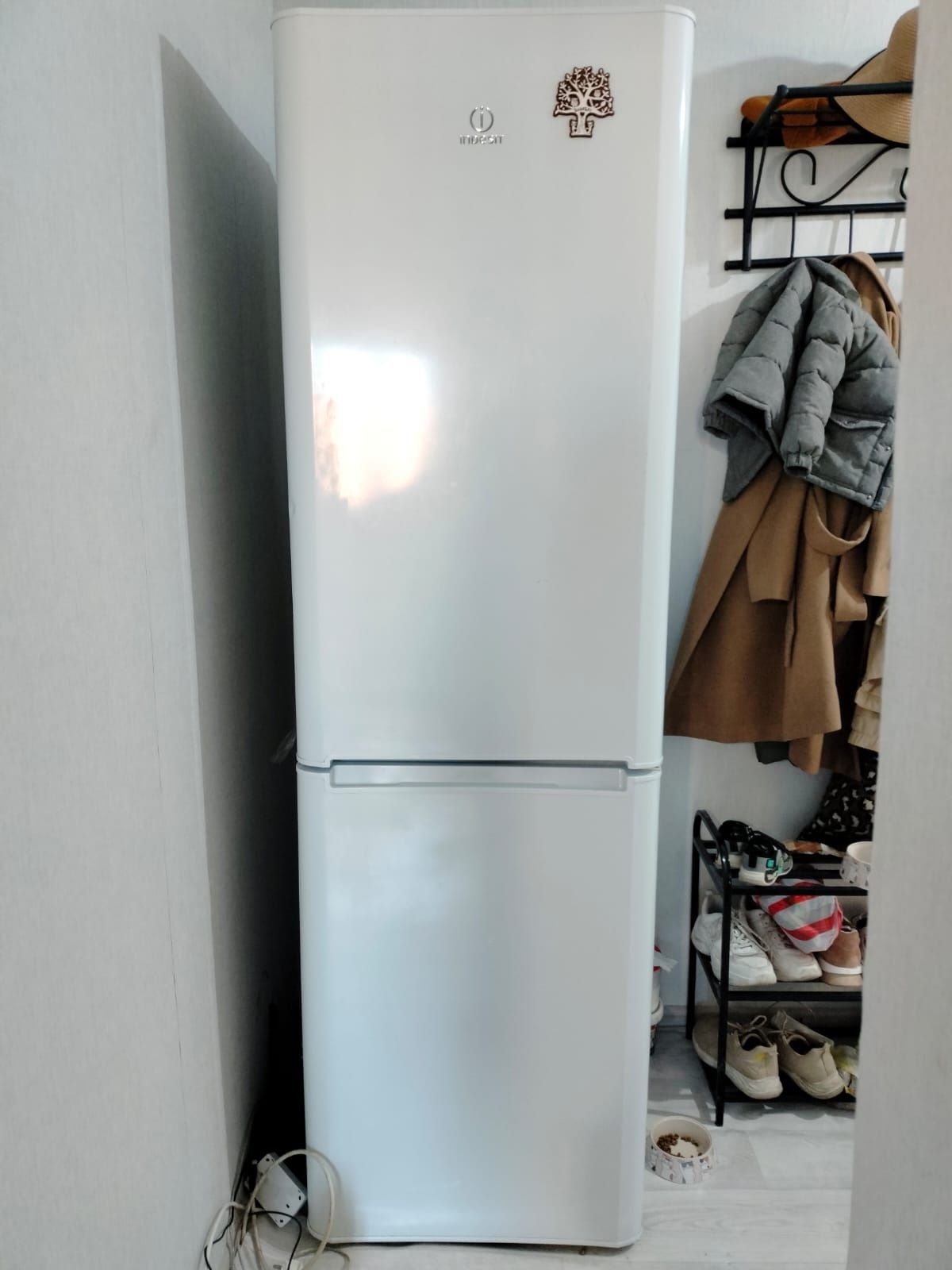 Продам 2-х камерный холодильник Индезит