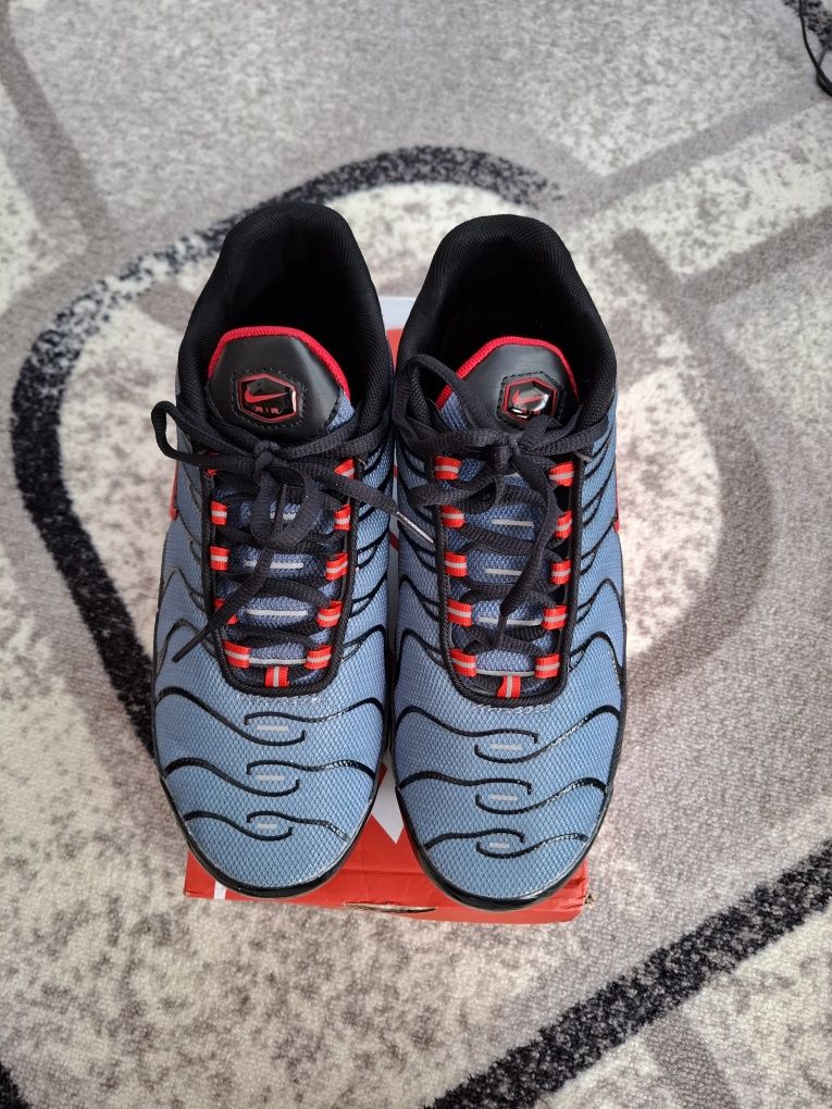 Продавам обувки Nike Air Max Plus TN