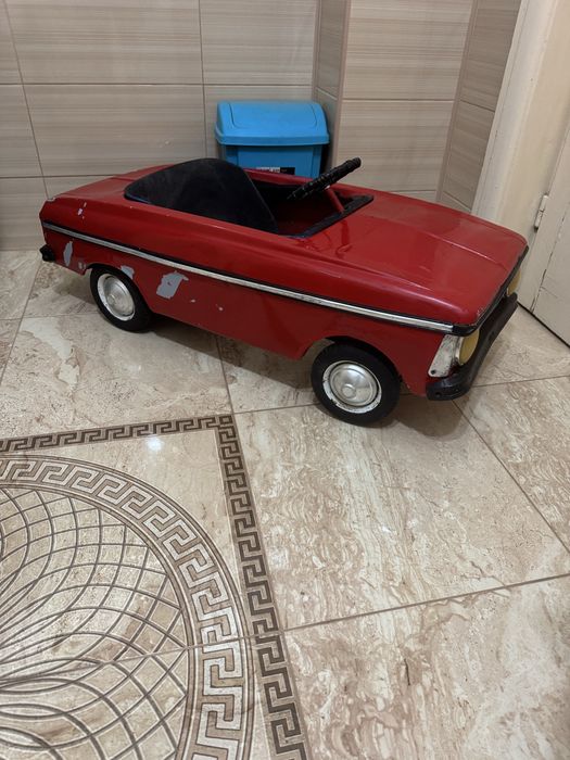 Masinuta cu pedale /veche /. De colectie.   MOSkVICH