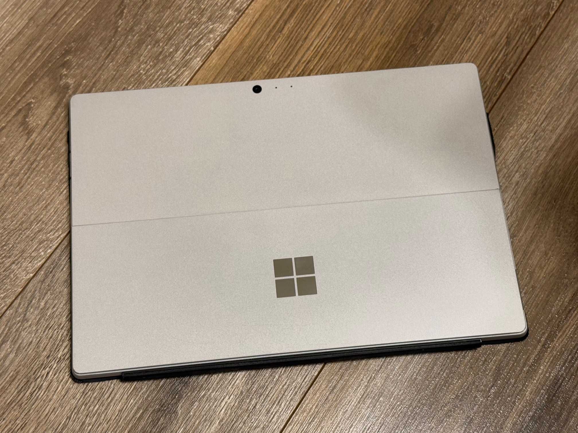 Microsoft Surface Pro 5 i5 7th/8RAM/256SSD