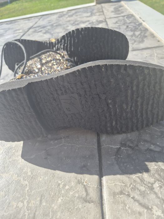 Ghete si  ochelari noi , nefolosite