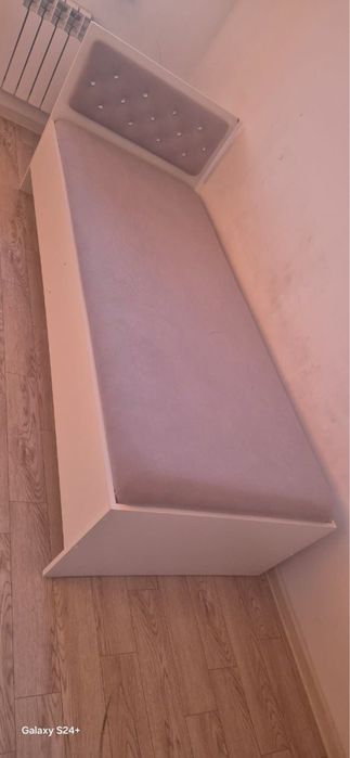 Продаётся: современная односпальная кровать в отличном состоянии.