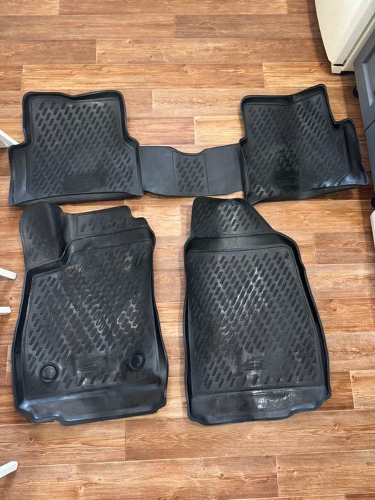Продам резиновые коврики на Chevrolet Cobalt
