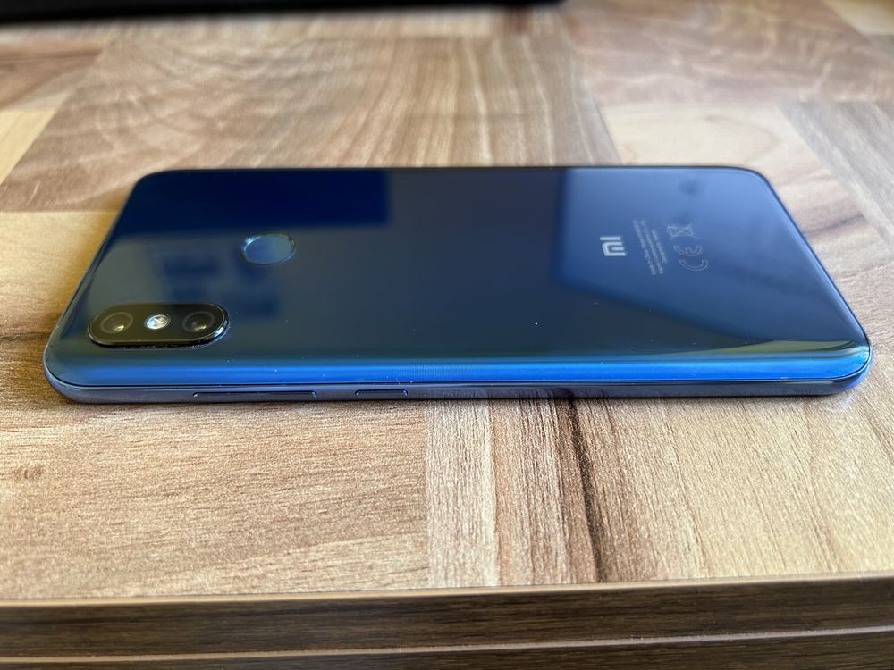 Телефон Xiaomi Mi 8 много добро състояние